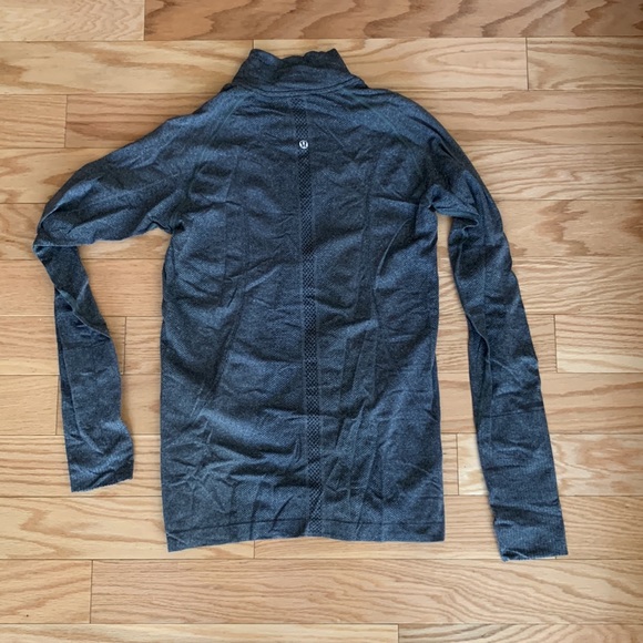 Lululemon top - Picture 4 of 4